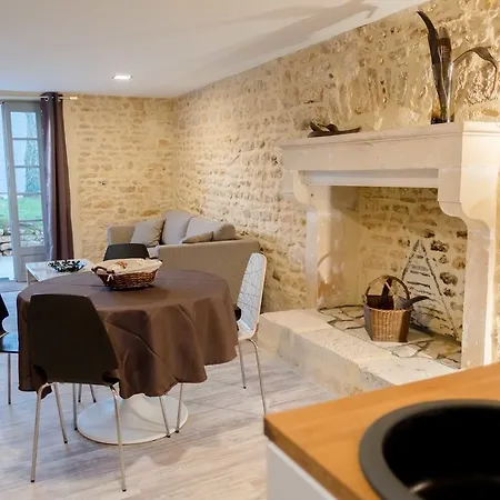 Jolie Petite Maison En Pierre Nyaraló