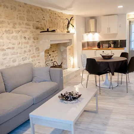 Jolie Petite Maison En Pierre