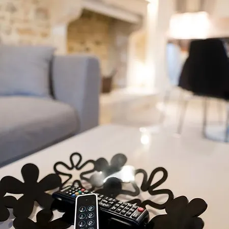 Jolie Petite Maison En Pierre Nyaraló Montamisé