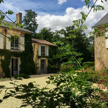Jolie Petite Maison En Pierre Nyaraló Montamisé